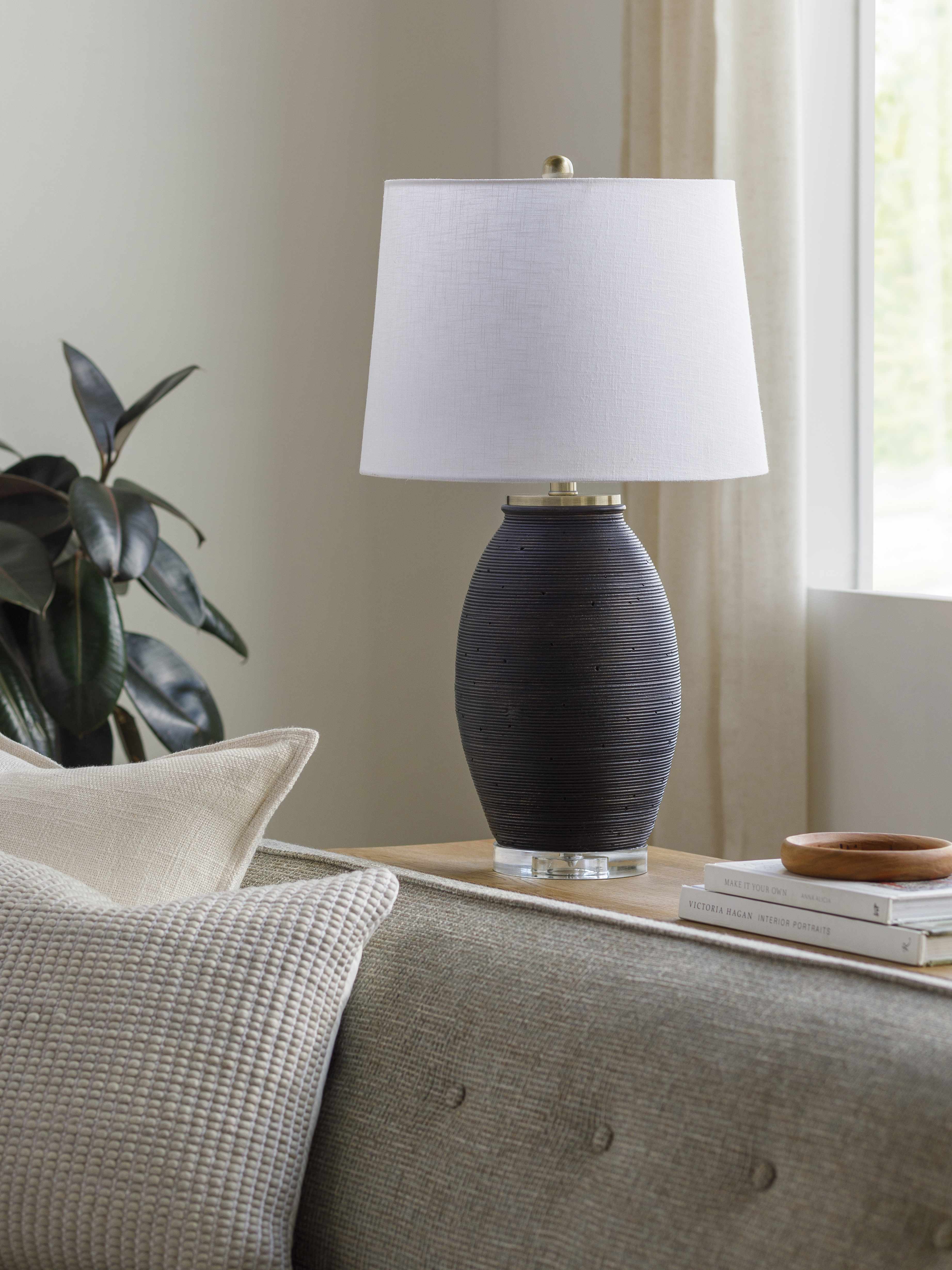 Cuaxoxpan Table Lamp-0